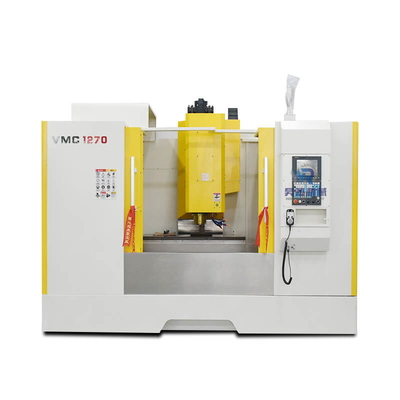 3 एक्सिस सीएनसी वर्टिकल मिलिंग मशीन सेंटर VMC1270 स्पिंडल 1300 × 650 . के साथ