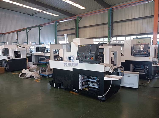Fanuc SYNTECs नियंत्रण प्रणाली Sm205 के साथ स्वचालित परिशुद्धता सीएनसी लेथ मशीन